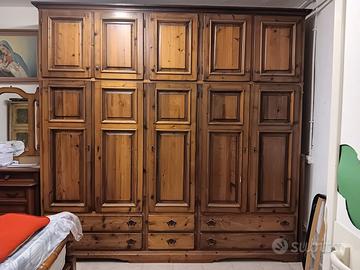 Armadio a 5 ante in legno
