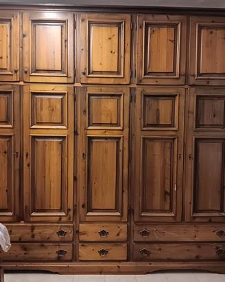 Armadio a 5 ante in legno