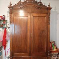 Armadio antico in legno 