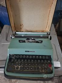 Macchina da scrivere Olivetti 