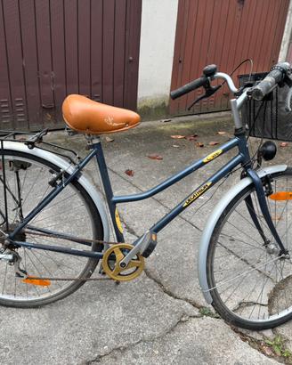Bici da donna decathlon C serie con cestello