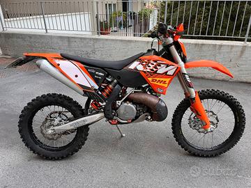 KTM 300 EXC 2T enduro targato