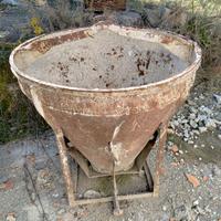 Contenitore benna conica per calcestruzzo