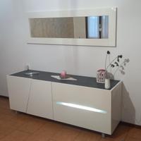 Mobile da salotto con illuminazione e specchio