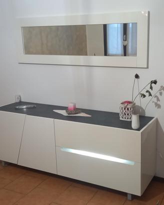 Mobile da salotto con illuminazione e specchio