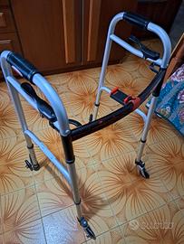 Girello deambulatore
