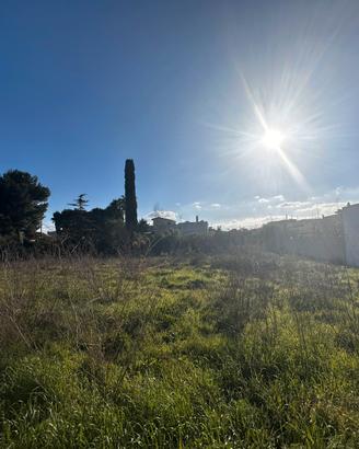 Terreno angolare di 1200 mq nel centro di Talsano