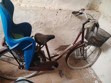 bici con seggiolone posteriore per bambini