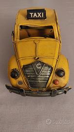 modello di taxi inglese in lamiera 