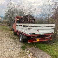 Iveco Daily con targa gialla