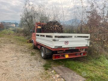 Iveco Daily con targa gialla
