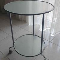 tavolino piani in vetro struttura metallo Ikea
