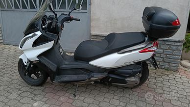 Kymco Downtown 300i con bauletto