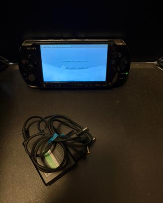 Psp 3004 con caricatore e batteria nuova