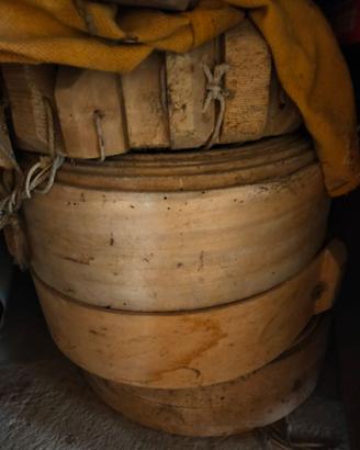Vecchie Fascere in legno per forme formaggio