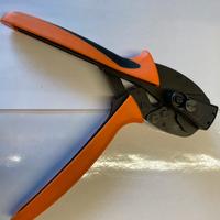Pinza per contatti torniti