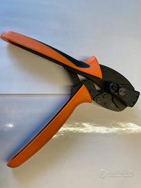 Pinza per contatti torniti