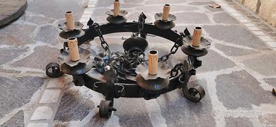 Lampadario in ferro battuto 