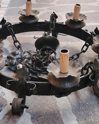 Lampadario in ferro battuto 