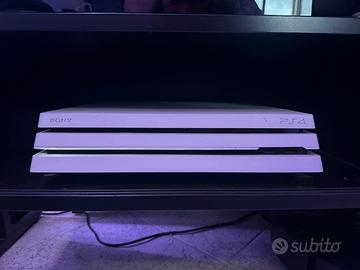 PS4 Pro Bianca + 2 Controller + Stand + 6 Giochi