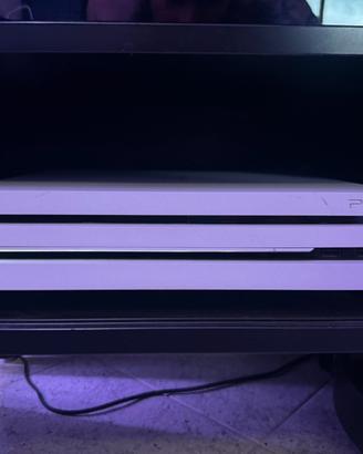 PS4 Pro Bianca + 2 Controller + Stand + 6 Giochi