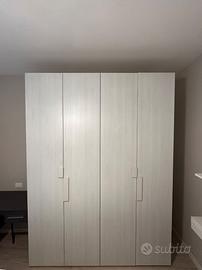 Armadio a muro bianco