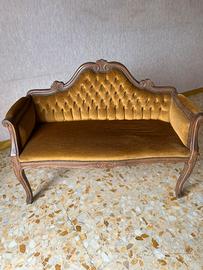 Divanetto in stile