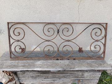 inferriata decorativa in ferro battuto