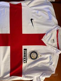 Maglia del centenario dell'Inter con errori