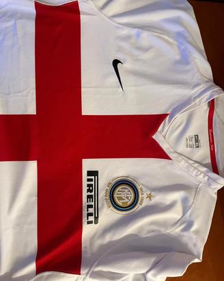 Maglia del centenario dell'Inter con errori