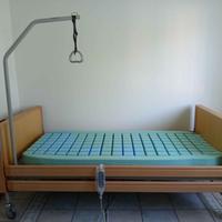 letto ospedaliero elettrico + materasso
