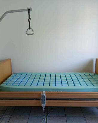 letto ospedaliero elettrico + materasso