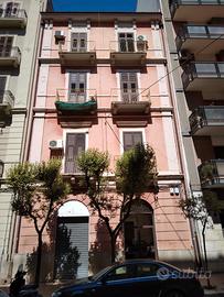 Intero palazzo in via Pisanelli