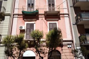 Intero palazzo in via Pisanelli