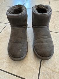 Ugg grigio scuro
