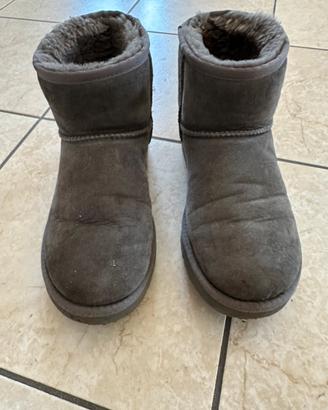 Ugg grigio scuro