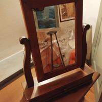 Specchio da cassettone con piccolo cassettino