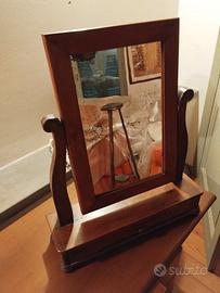 Specchio da cassettone con piccolo cassettino
