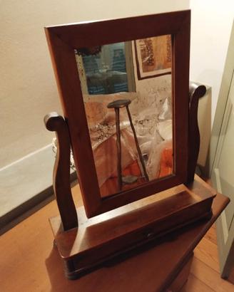 Specchio da cassettone con piccolo cassettino