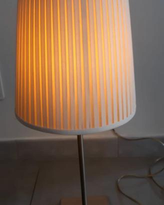2 Eleganti lampade bajour comodino ikea panna