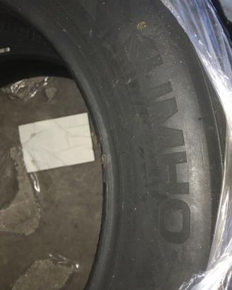 Pneumatici nuovi 