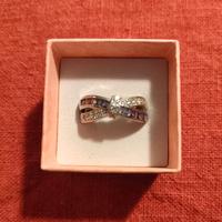 Anello con brillantini e ametiste sintetici 