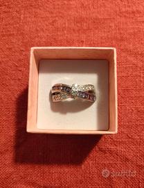 Anello con brillantini e ametiste sintetici 