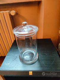 Vaso in vetro con coperchio. 