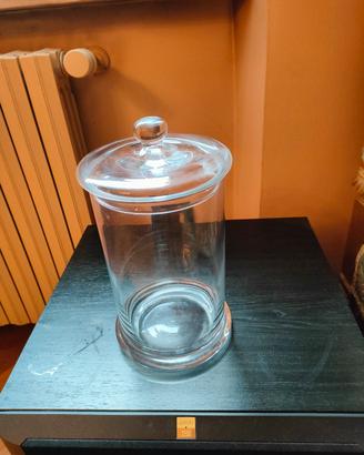 Vaso in vetro con coperchio. 