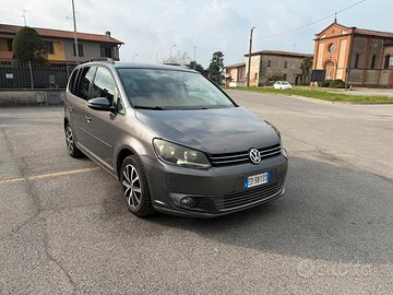 TOURAN 1.6-TDI-(CV105)-ANNO-2010-Km.238,000 Posti7