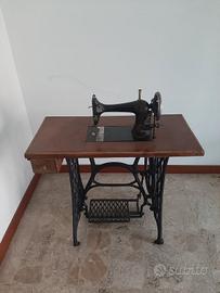 Antica macchina da cucire a pedale VERITAS CLEMENS