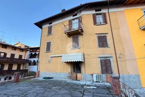 CASA SEMINDIPENDENTE A BORNO