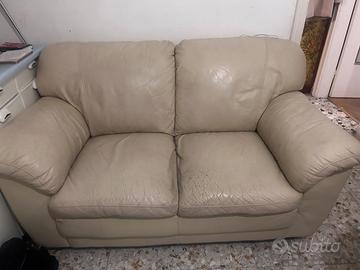 Divano in pelle due posti