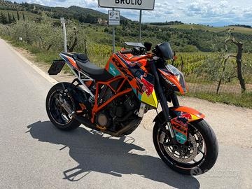 Ktm 1290 R superduke redbull